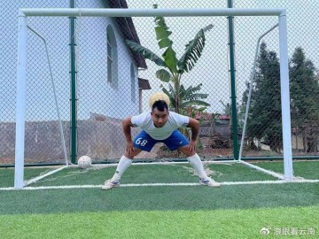 养牛、巡边、踢足球，他一样不差！