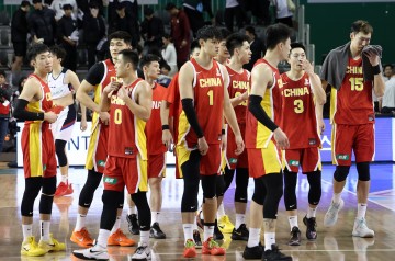 kaiyun体育平台-周琦：上半场我们每个人投两三个太平均 一直不投偶尔投2个也不行